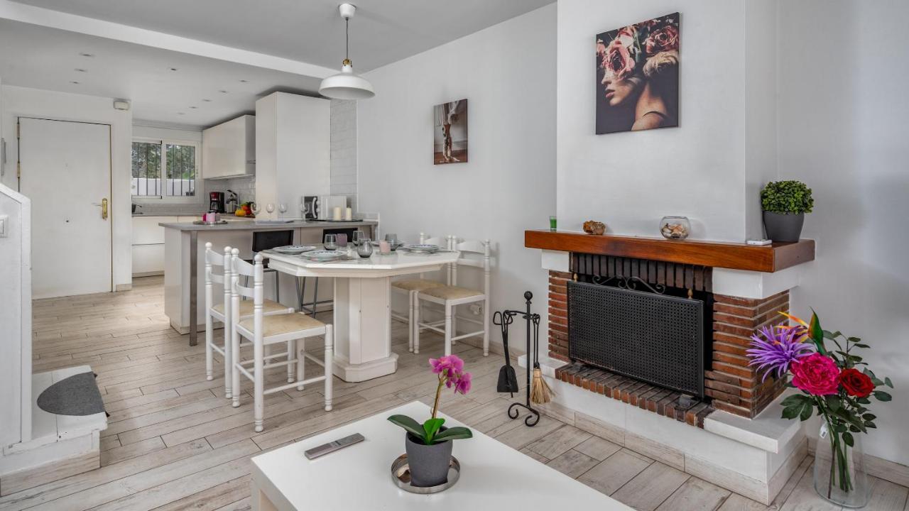 Cozy Terrace With Pool In By Costarentals - Ref 206 Apartment *
