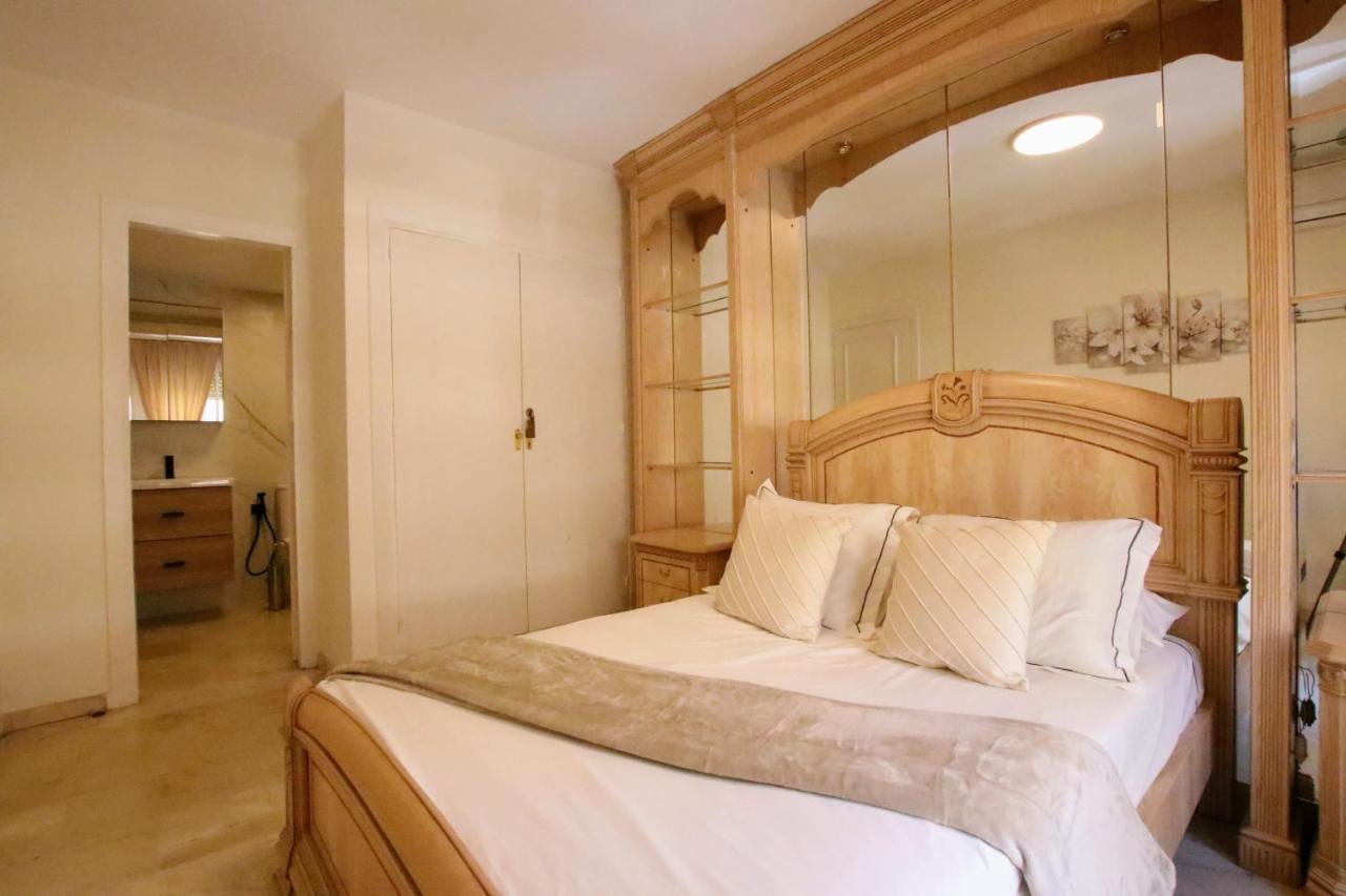 Tess Camelias Apartment