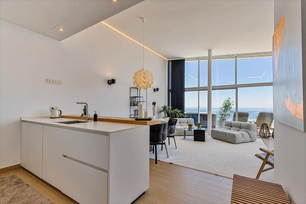 Apartment Stunning Luxurious Penthouse With Panoramic Views.