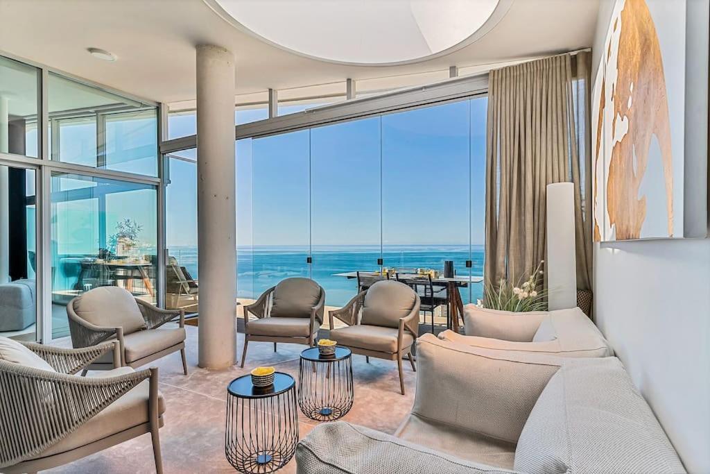 Apartment Stunning Luxurious Penthouse With Panoramic Views.