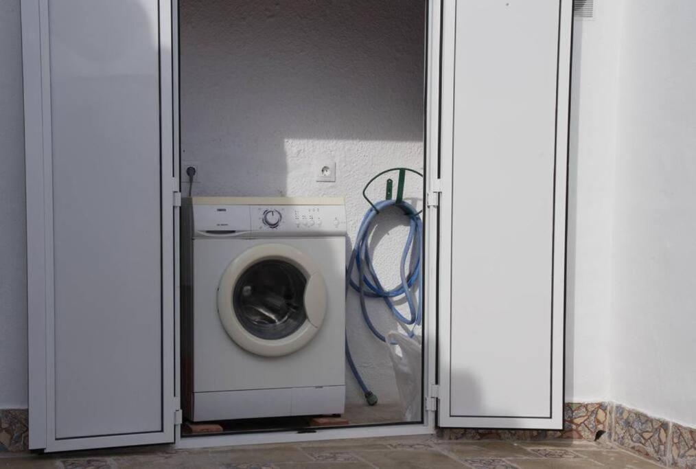 House W Shared Pool, Perfect For Small Families Apartment *