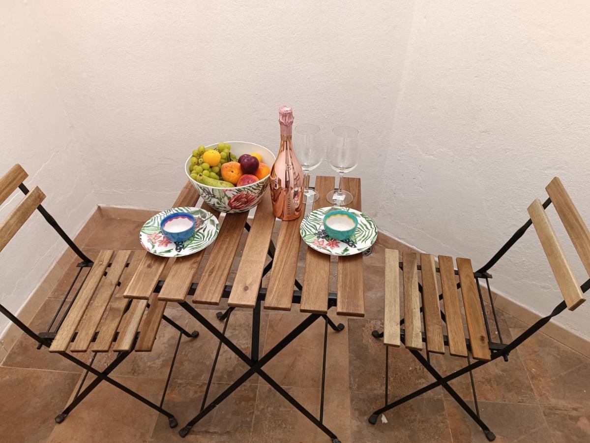 Amazing & Renovated 2-bedroom Flat In *