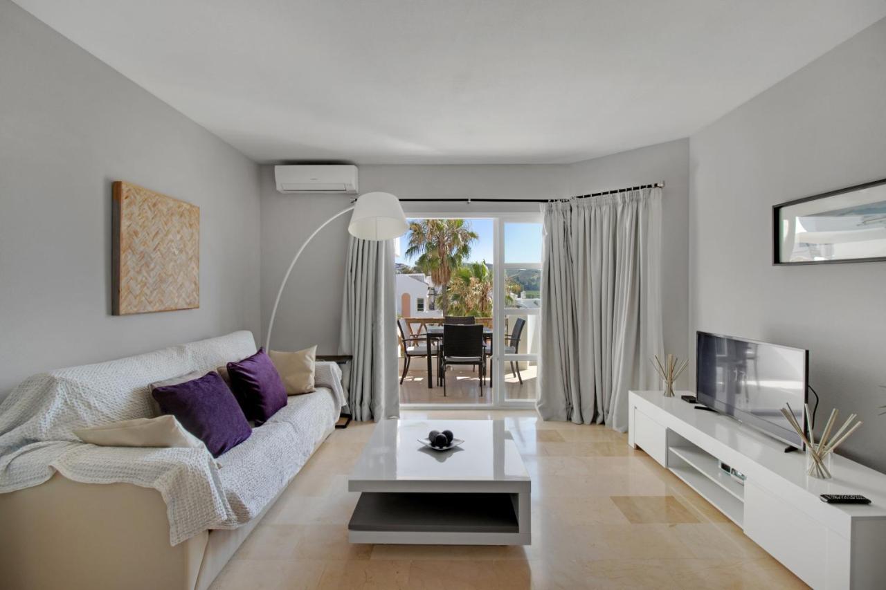 En Complejo Con Piscina, Padel Y Restaurante Con Vistas Al Golf En Mijas - Matchroom 83