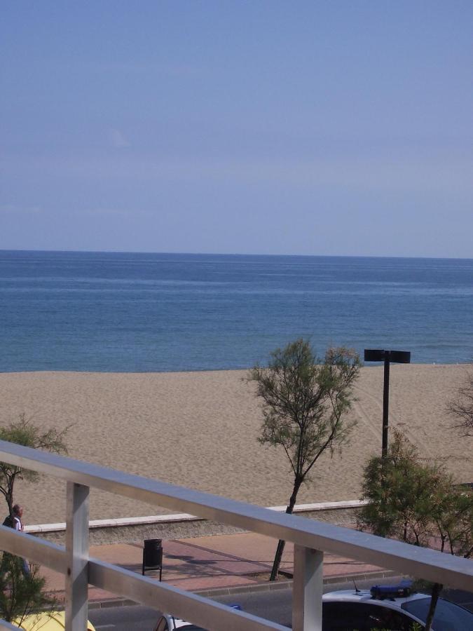 Ronda 3 Beachfront Apartment *