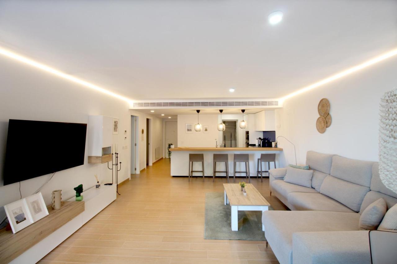 First Line Beach With Sea View Apartment *