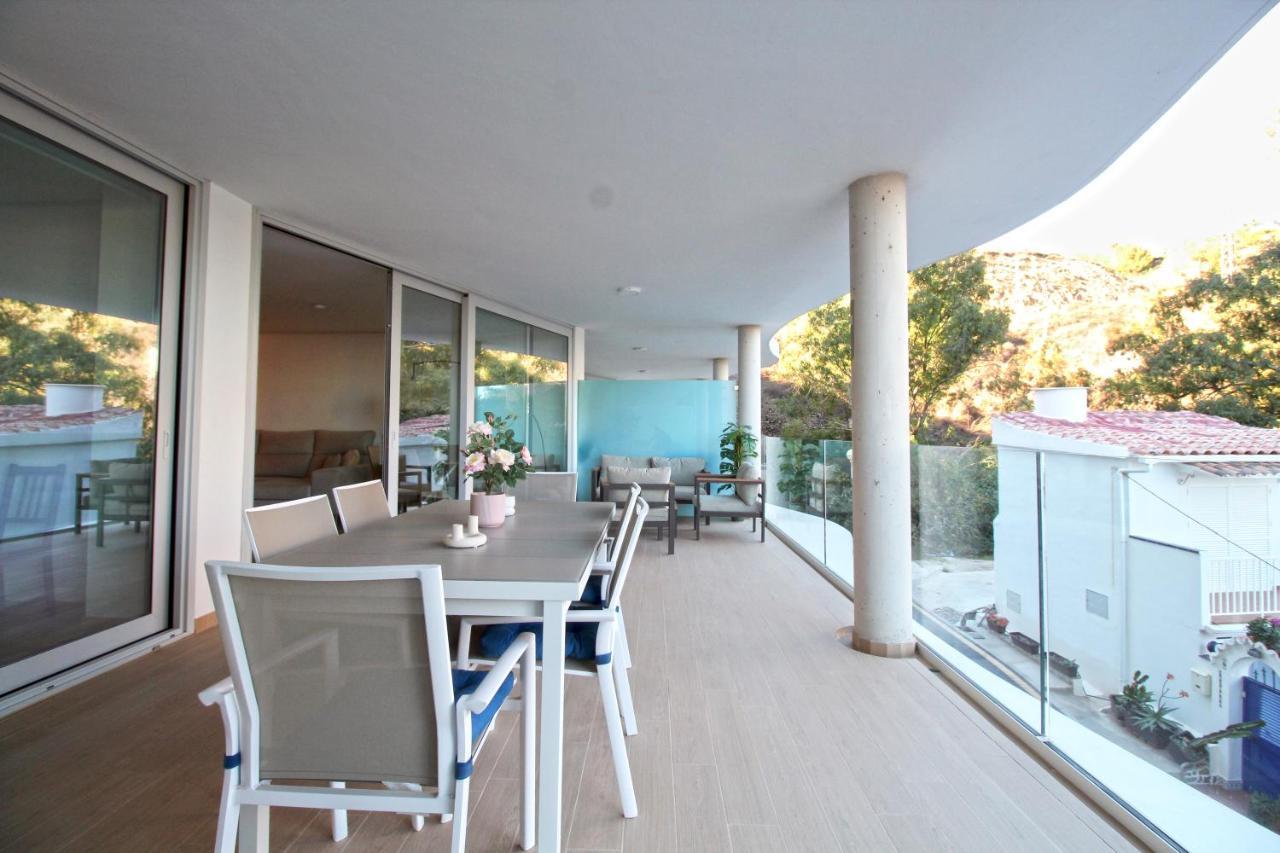 First Line Beach With Sea View Apartment
