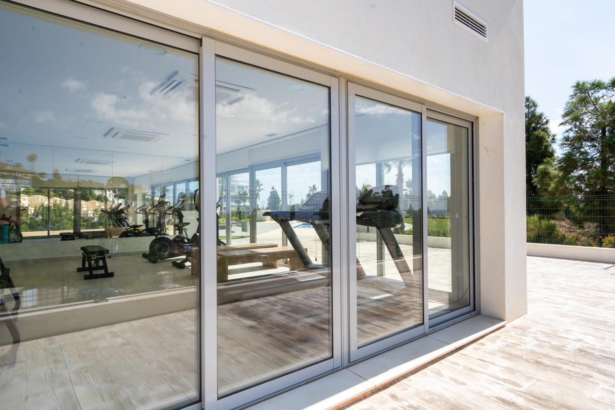 Appartement Modern With Sea And Poolview