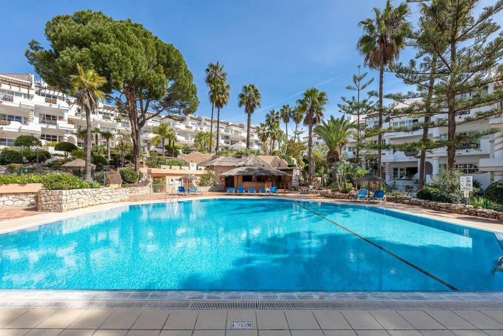 Flat In Matchroom Golf Pool Beach Apartment