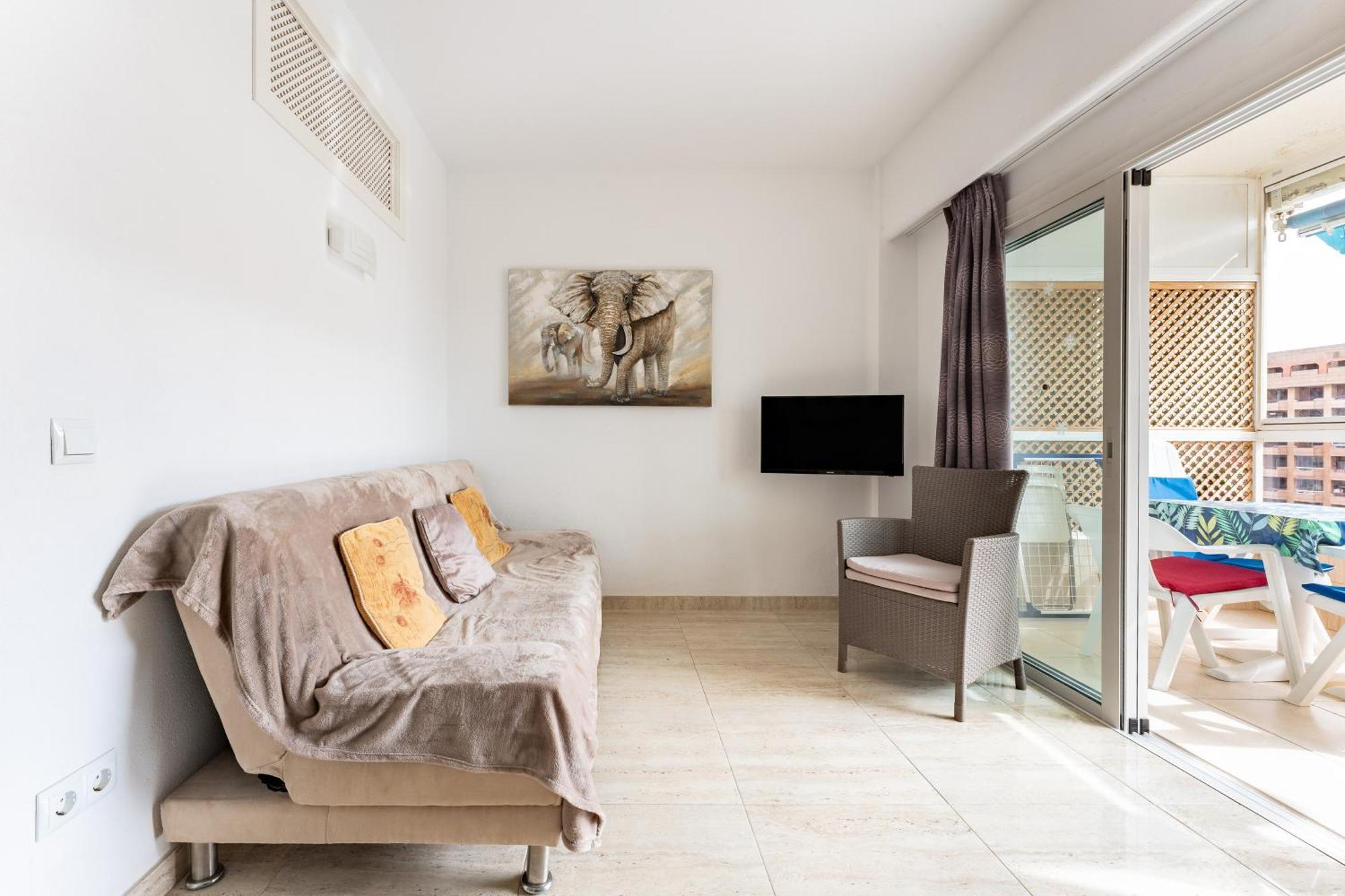 Marina View, Sunny One Bedroom Pyr * Fuengirola