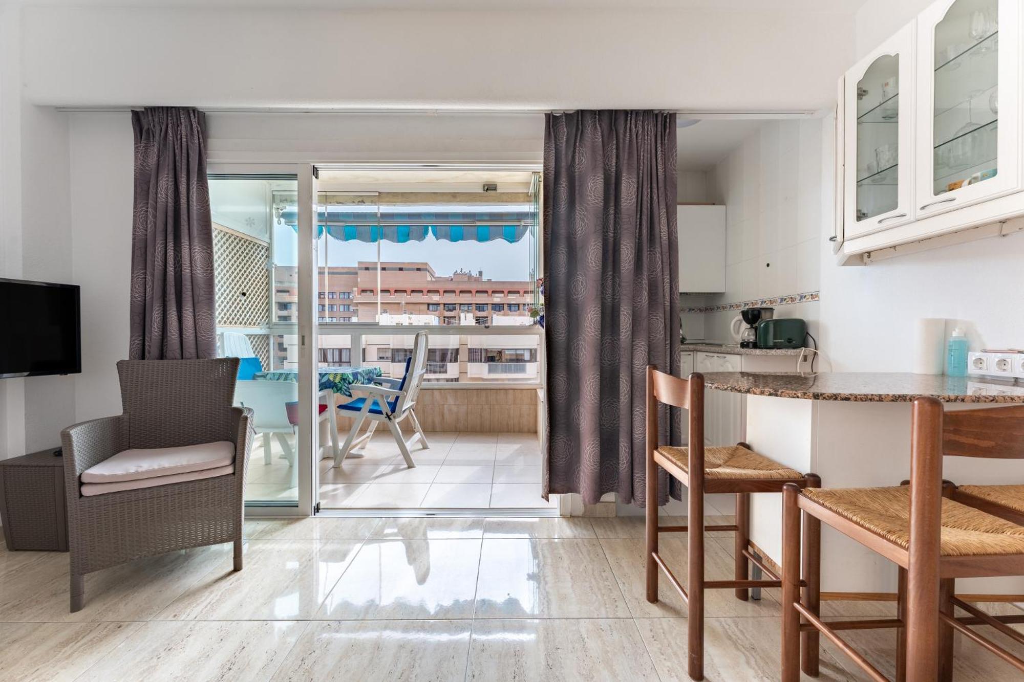 Aparthotel Marina View, Sunny One Bedroom Pyr *
