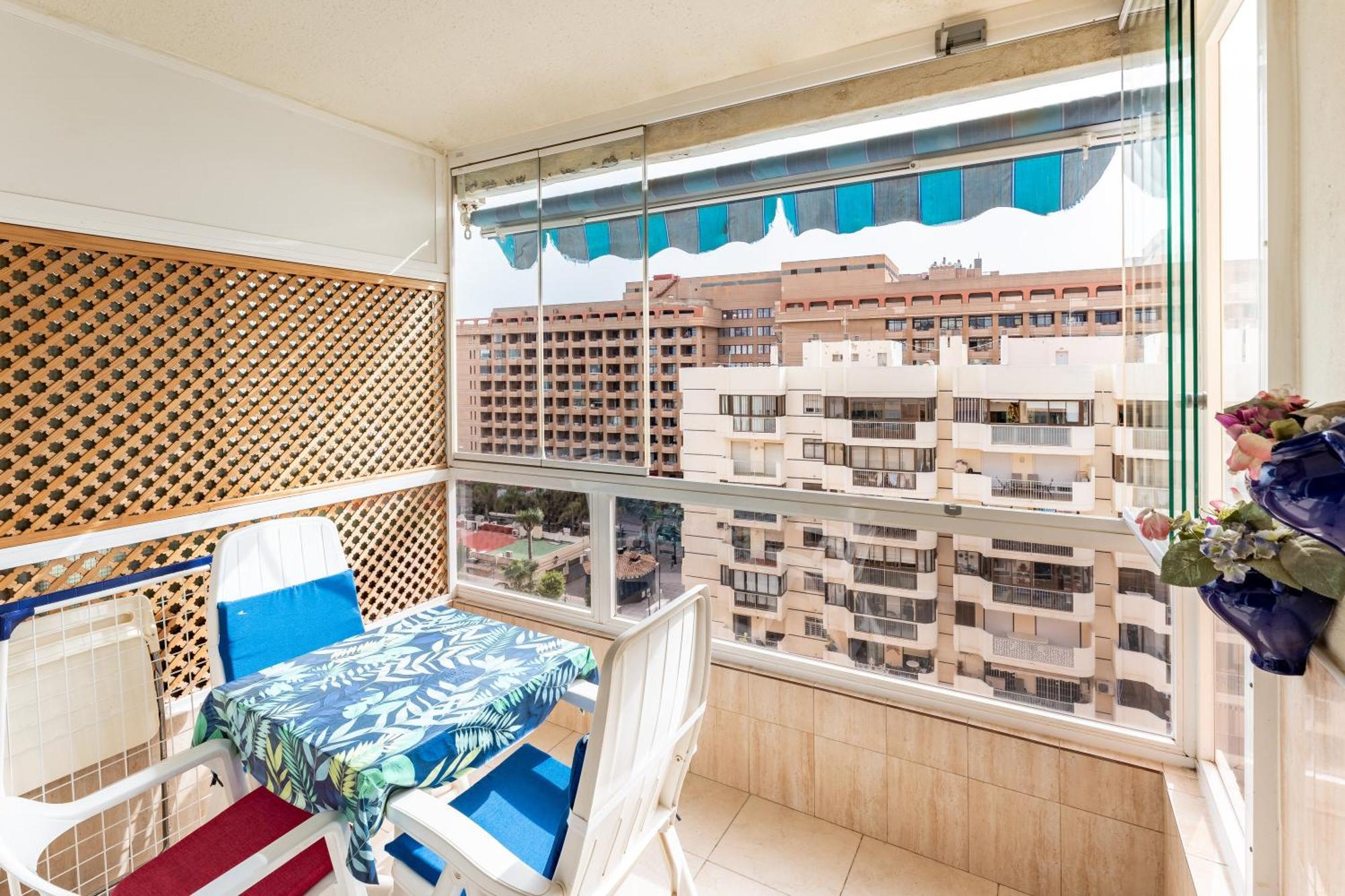 Marina View, Sunny One Bedroom Pyr Aparthotel