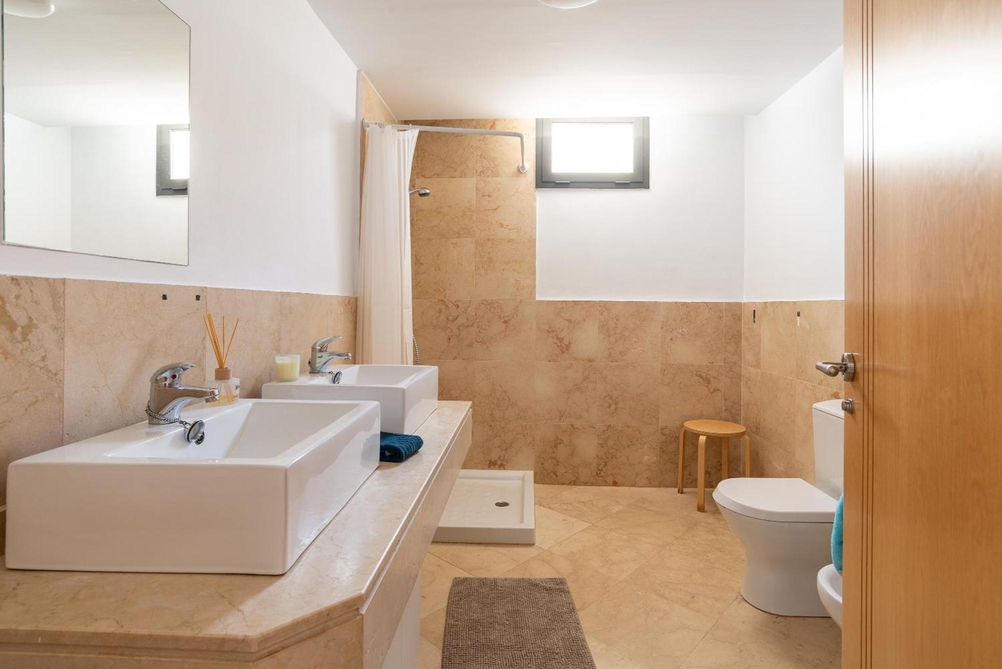 Сasa de vacaciones Modern Townhouse With Stunning View *