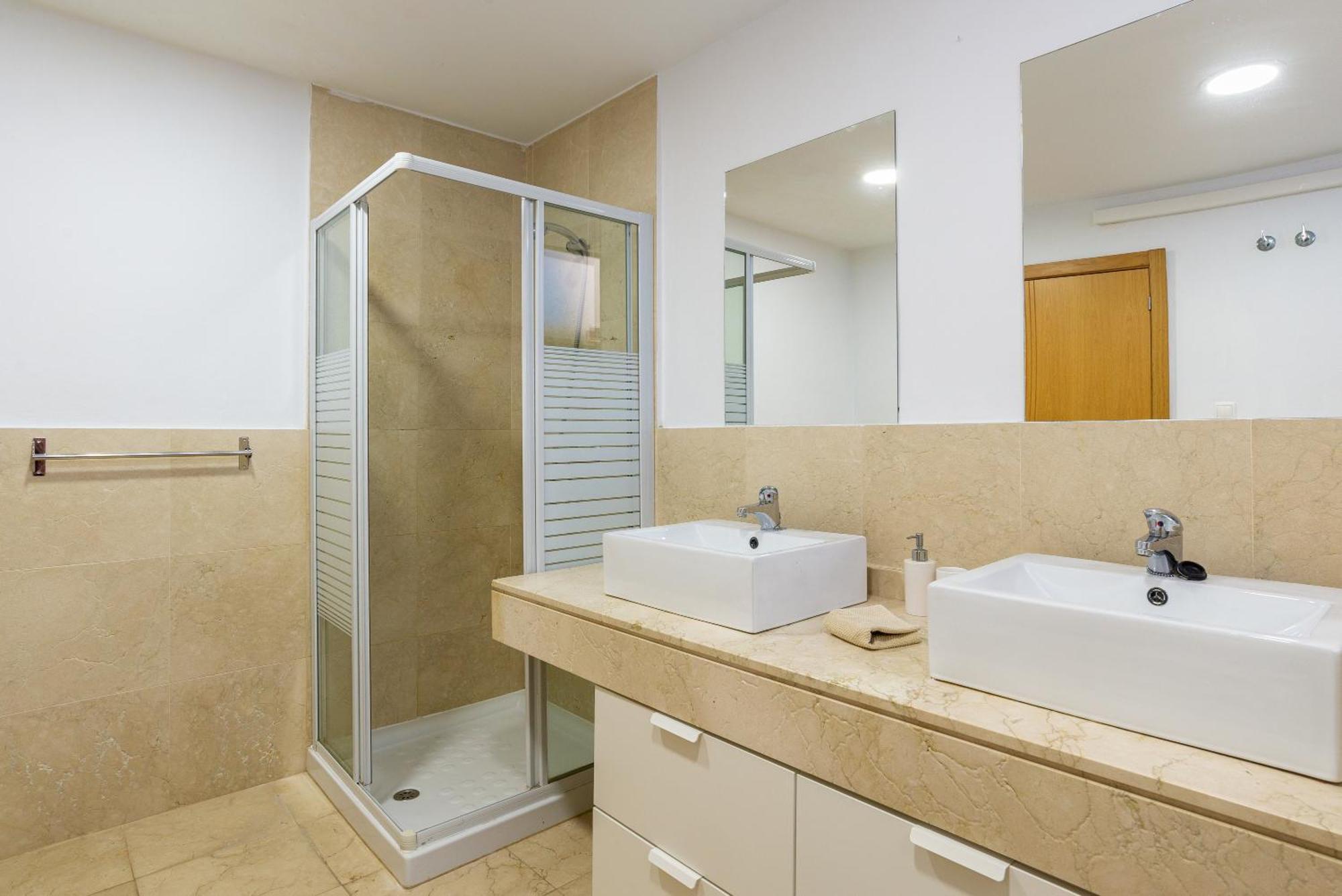 Сasa de vacaciones Modern Townhouse With Stunning View