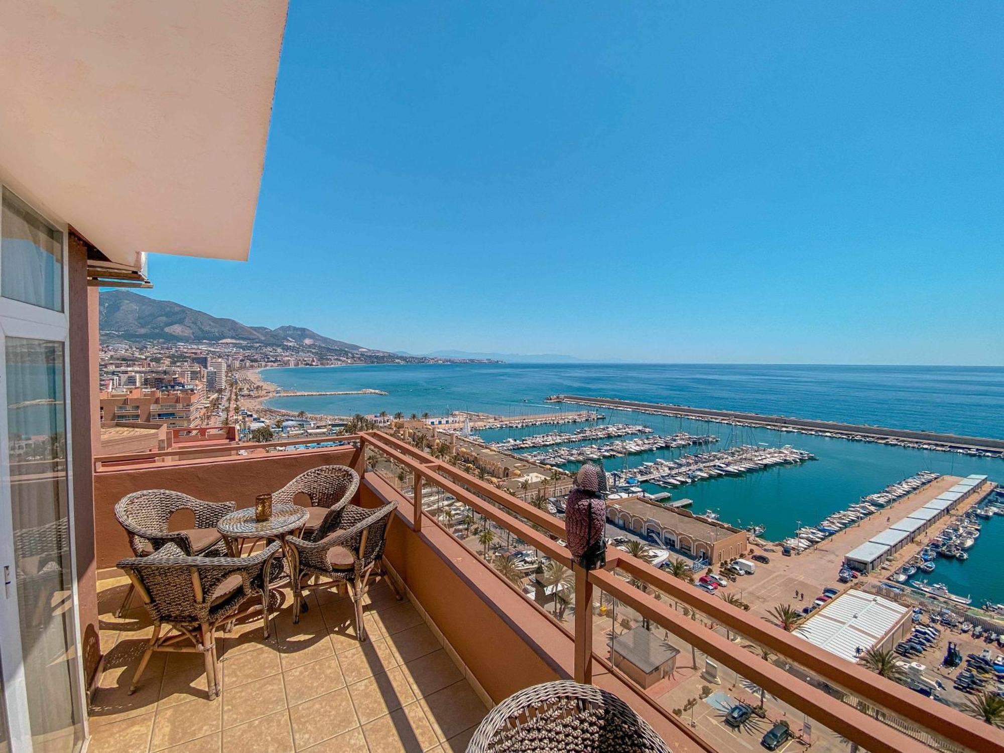 Atico Con Piscina Privada Y Vistas Al Mar Huoneisto