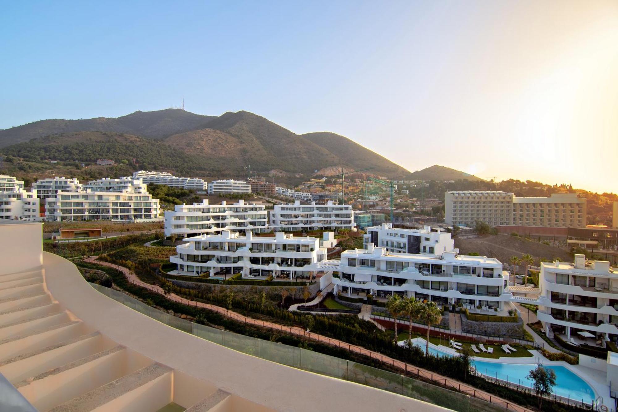 Mara's Higueron West - Mediterranean Style - & Golf - Large Sunny Terrace !!!! * Fuengirola