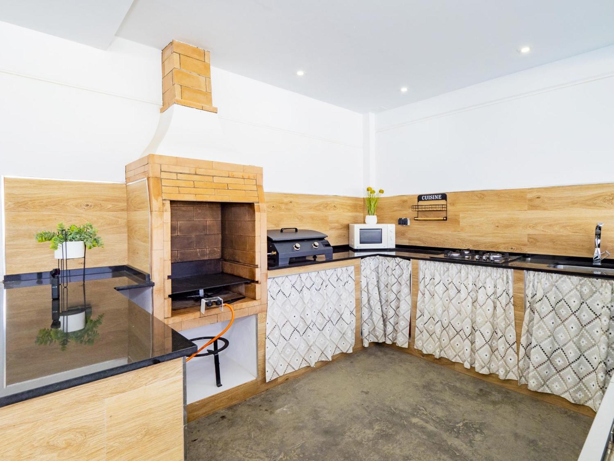 Cubo's Casa Soles & Football Field