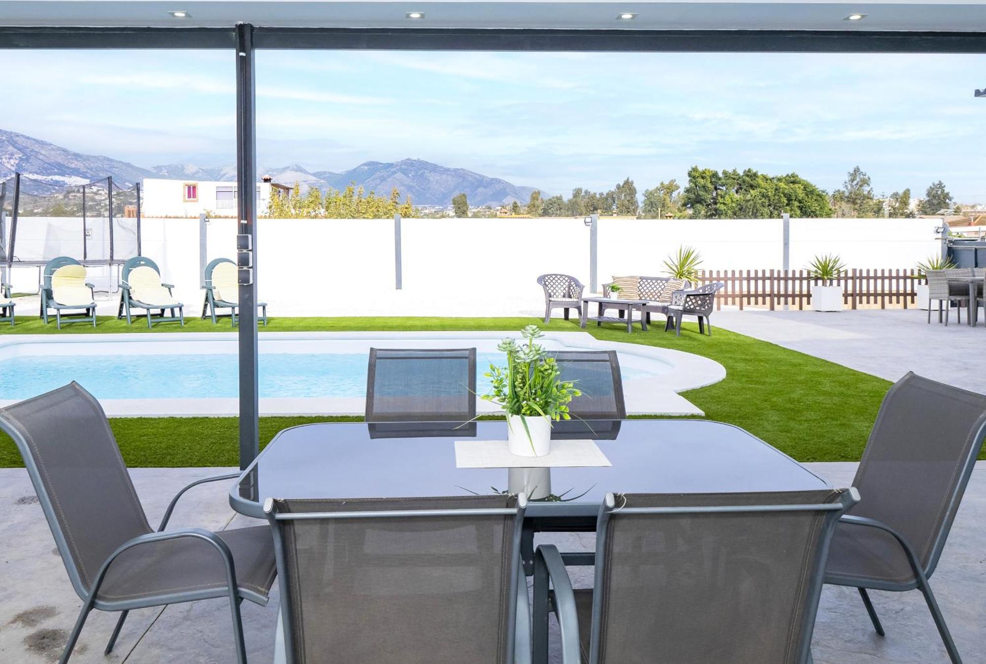 Cubo's Casa Soles & Football Field * Fuengirola