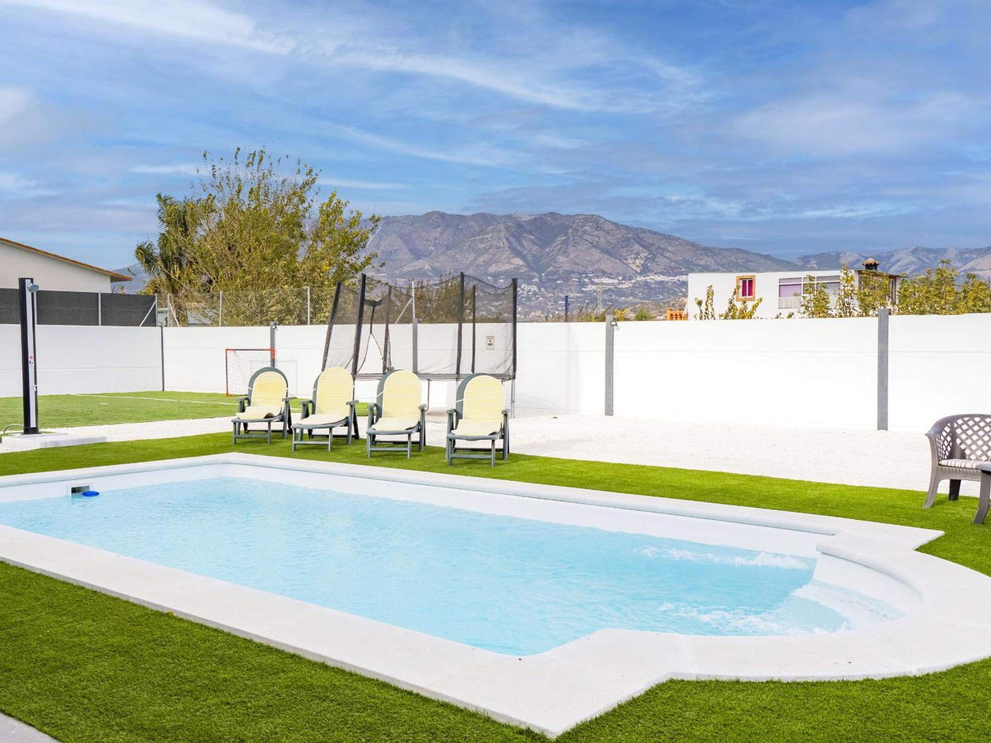 Cubo's Casa Soles & Football Field Fuengirola