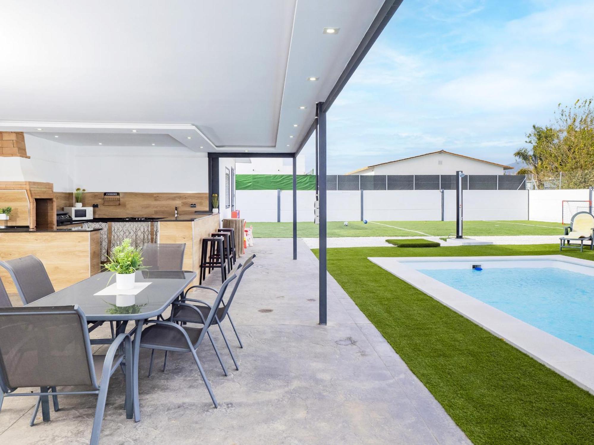 Cubo's Casa Soles & Football Field