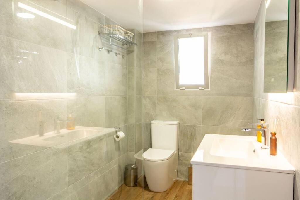 Piso Precioso Primera Linea Mar - 2 Br Fuengirola