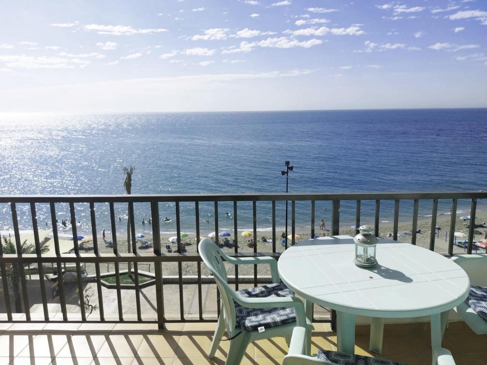 Great Terrace With Views To The Sea. 5th Floor Downtown Area Apartment