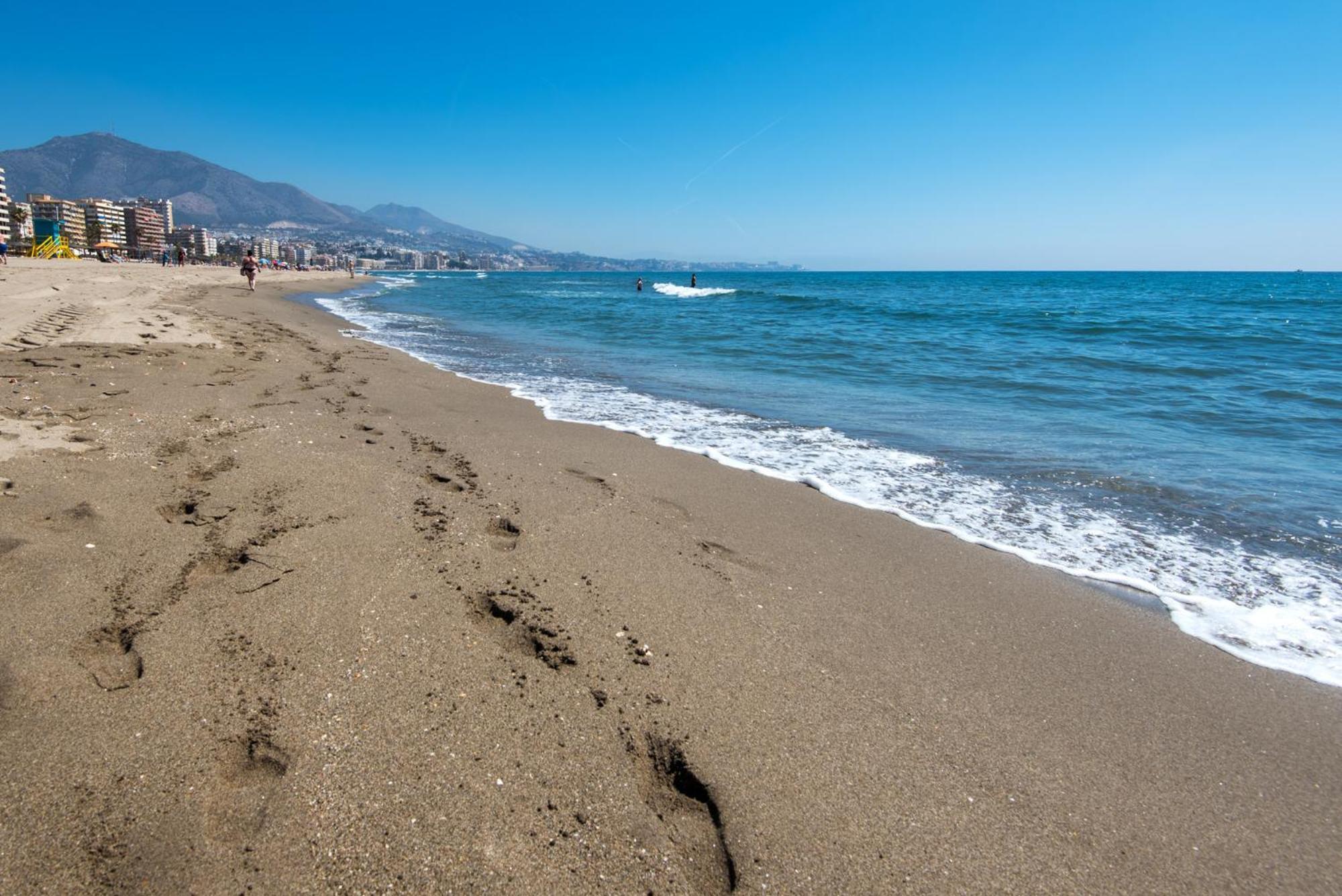 Boliches Center Next To The Beach, Parking, Pool & Terrace Apartment Fuengirola