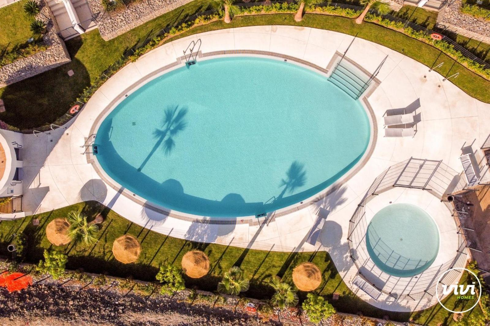 Vivi Homes - Cameron Pool, Patio, Garden & Apartment