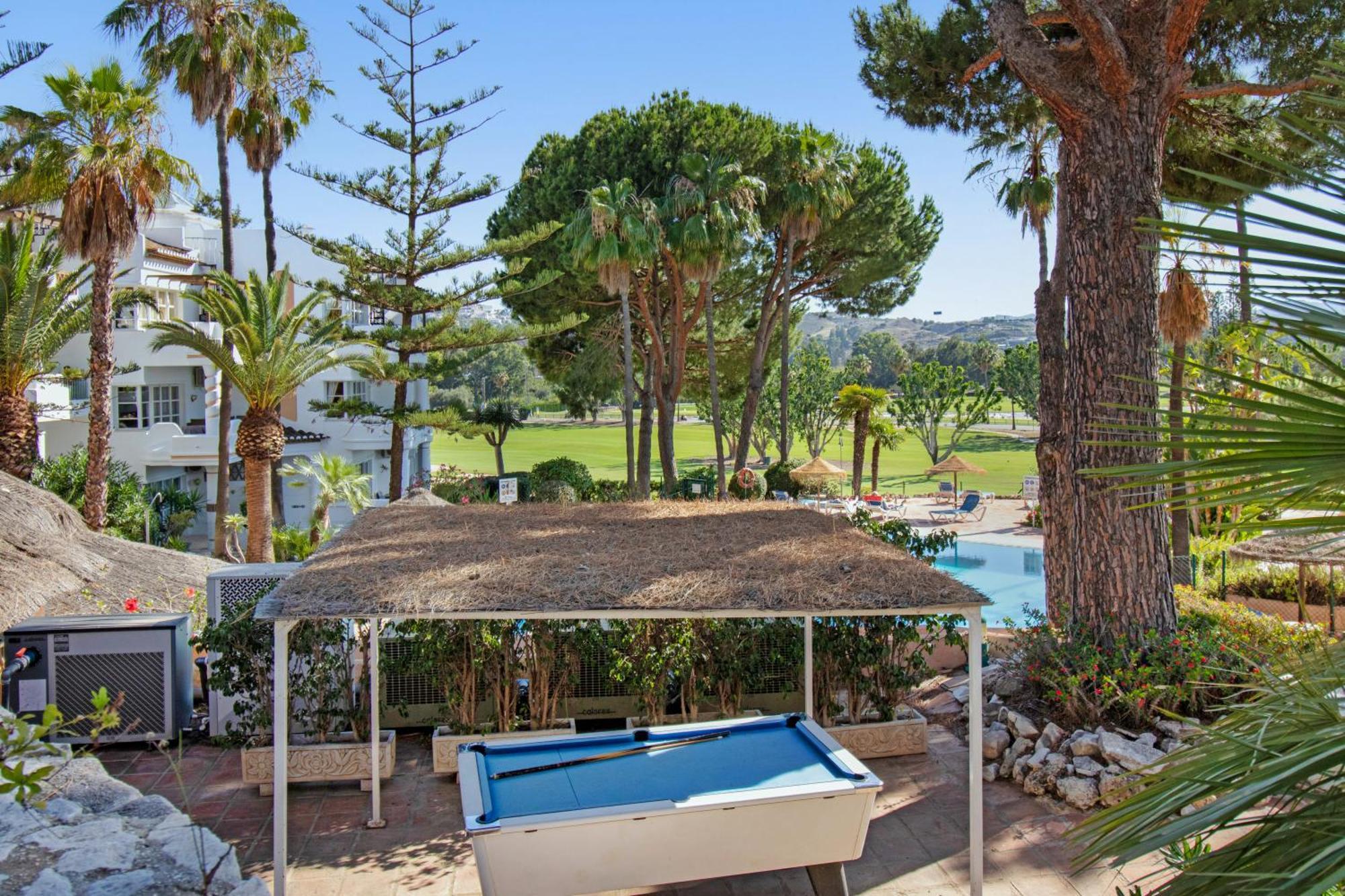 En Complejo Con Piscina, Padel Y Restaurante Con Vistas Al Golf En Mijas - Matchroom 83 *