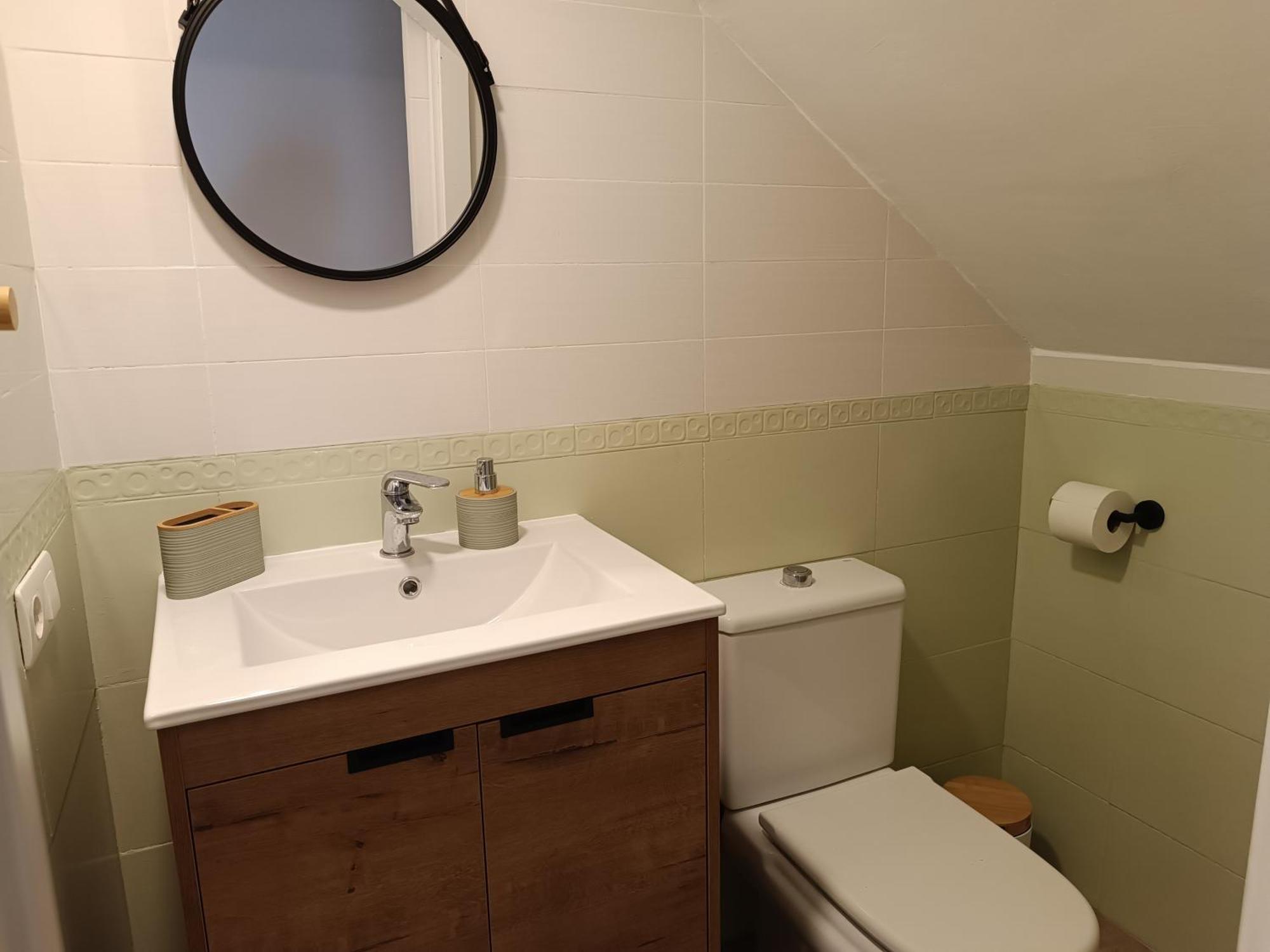 Amazing & Renovated 2-bedroom Flat In *
