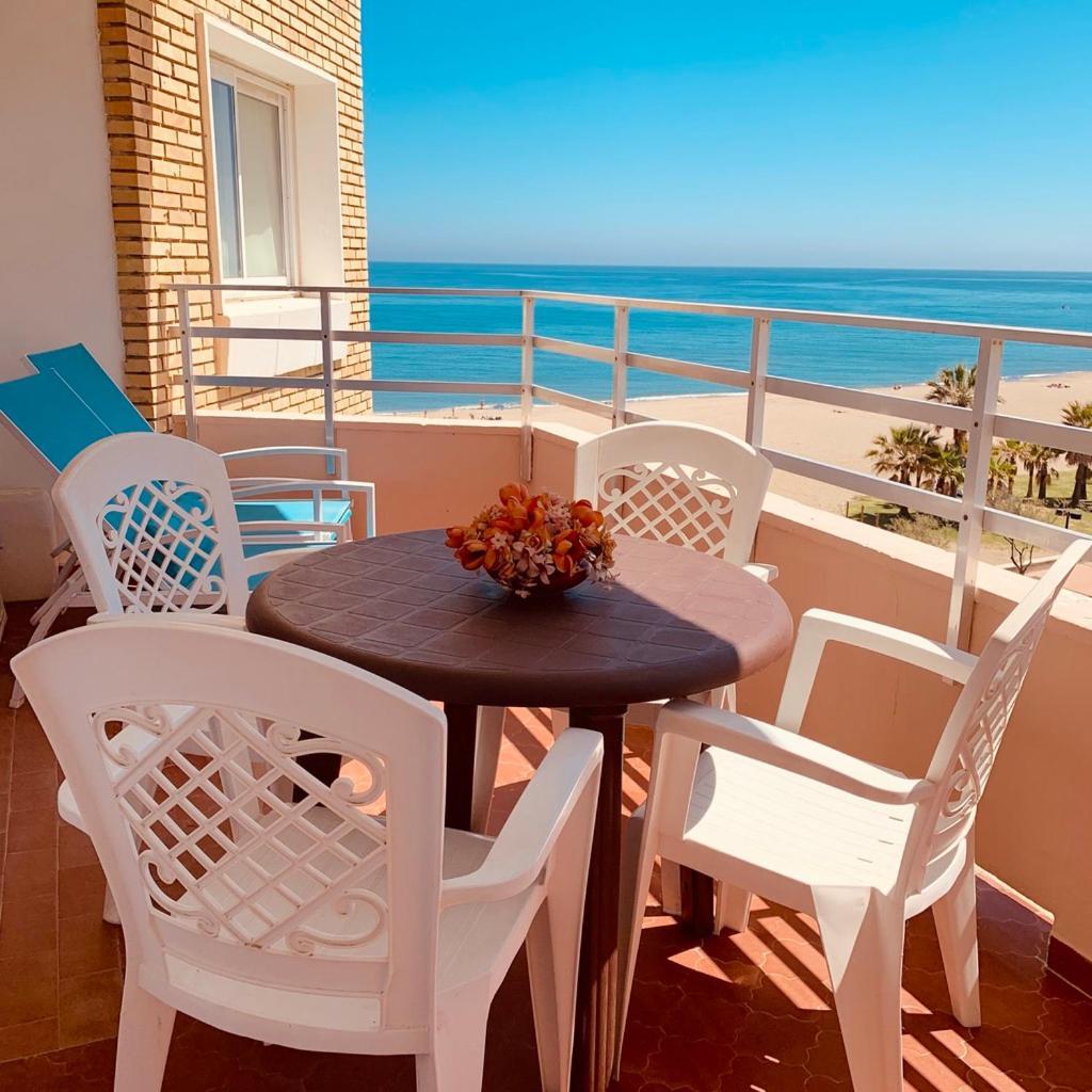Ronda 3 Beachfront Apartment