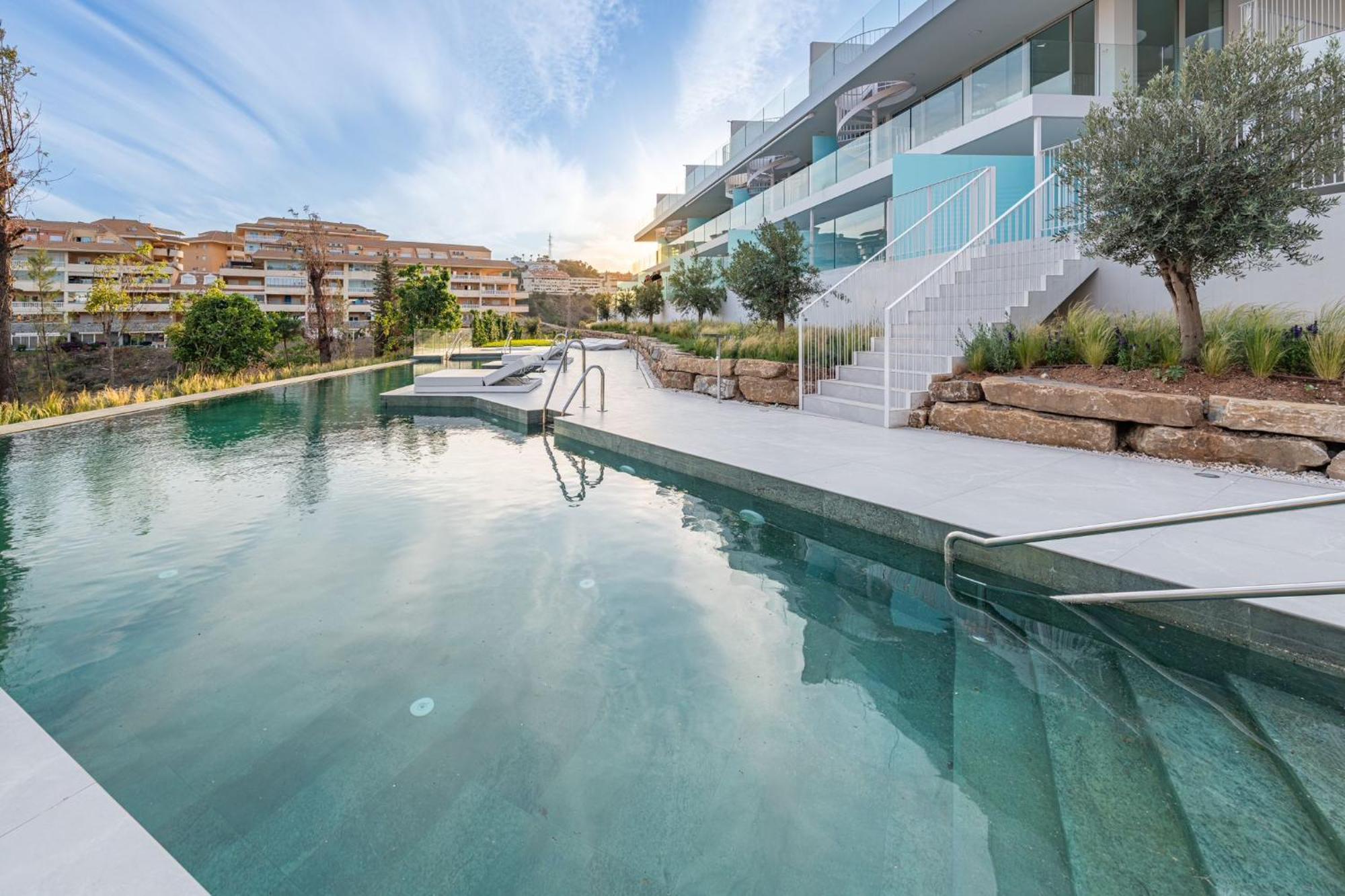 Golden Luxury 2 Bedroom Sea View Apartment *
