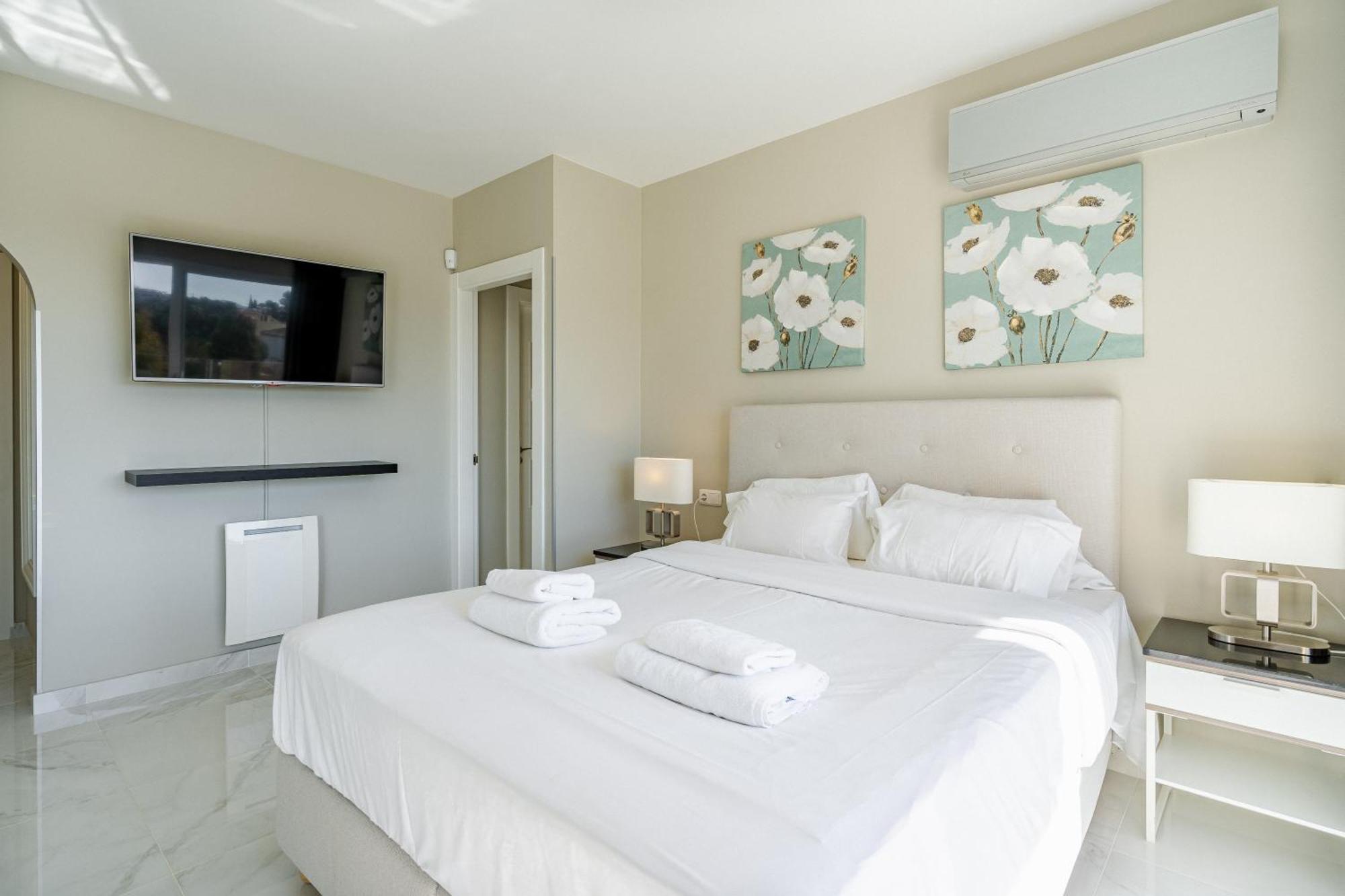 Bella Vista - Modern Private With 5 Bedrooms, Divided Into 2 Apartments, Sea View, And Pool * Fuengirola