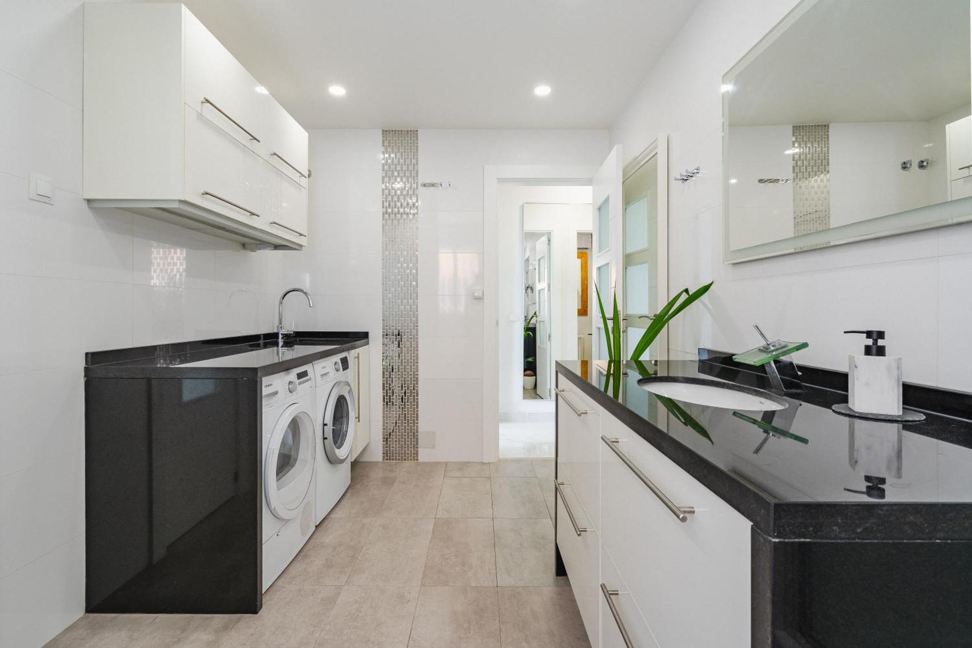 Huvilat Bella Vista - Modern Private With 5 Bedrooms, Divided Into 2 Apartments, Sea View, And Pool *