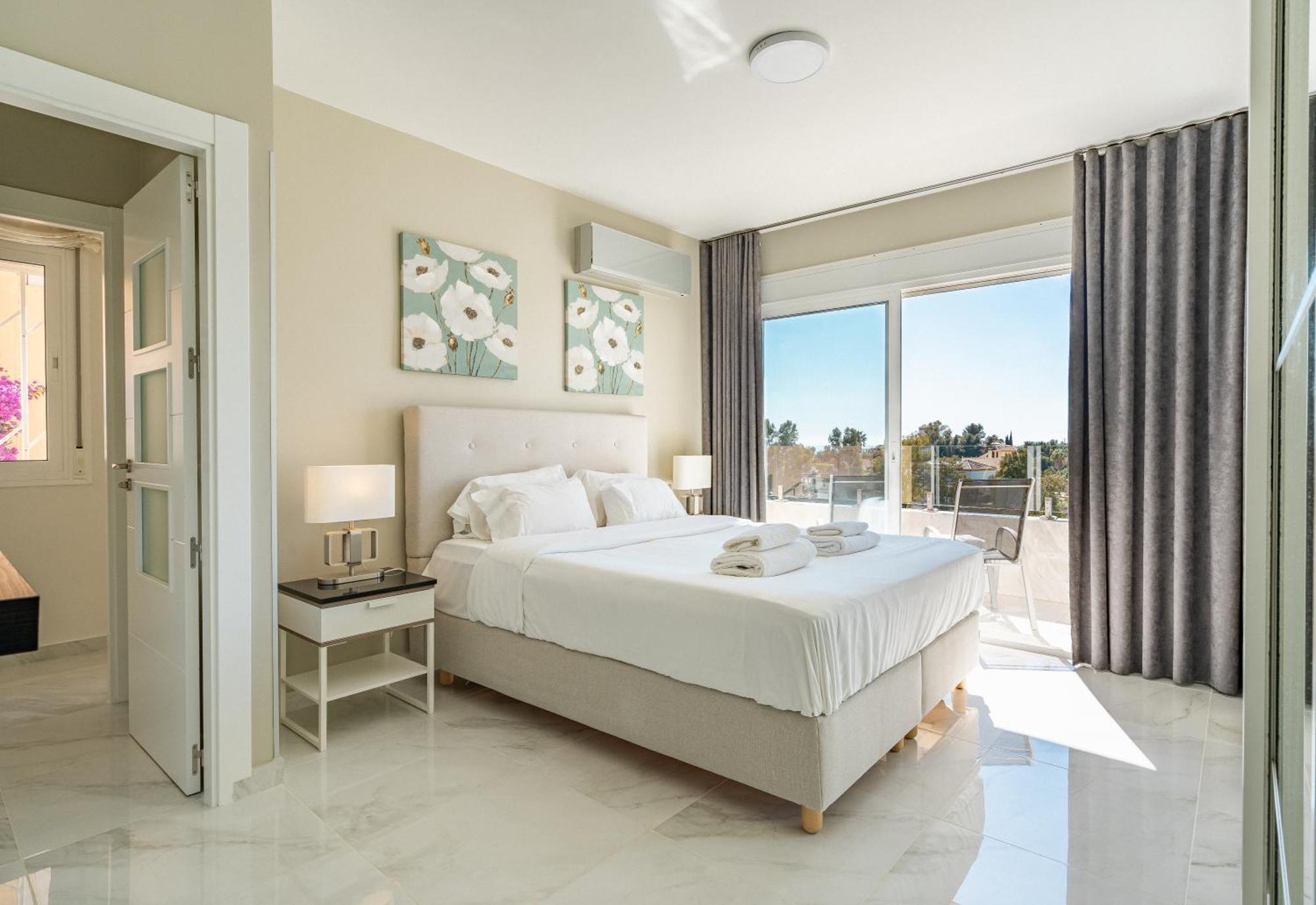 Bella Vista - Modern Private With 5 Bedrooms, Divided Into 2 Apartments, Sea View, And Pool Huvilat