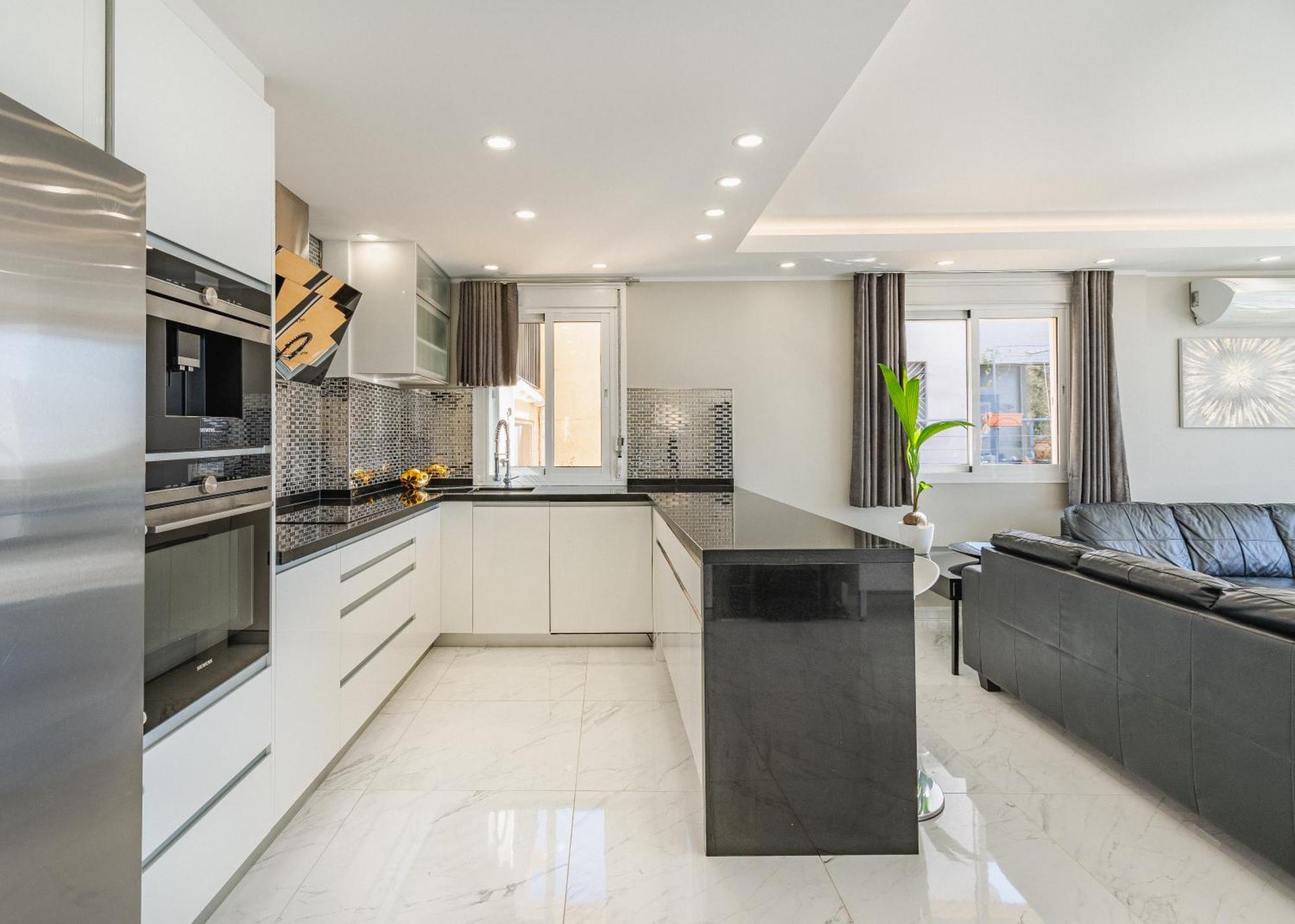 Bella Vista - Modern Private With 5 Bedrooms, Divided Into 2 Apartments, Sea View, And Pool Huvilat