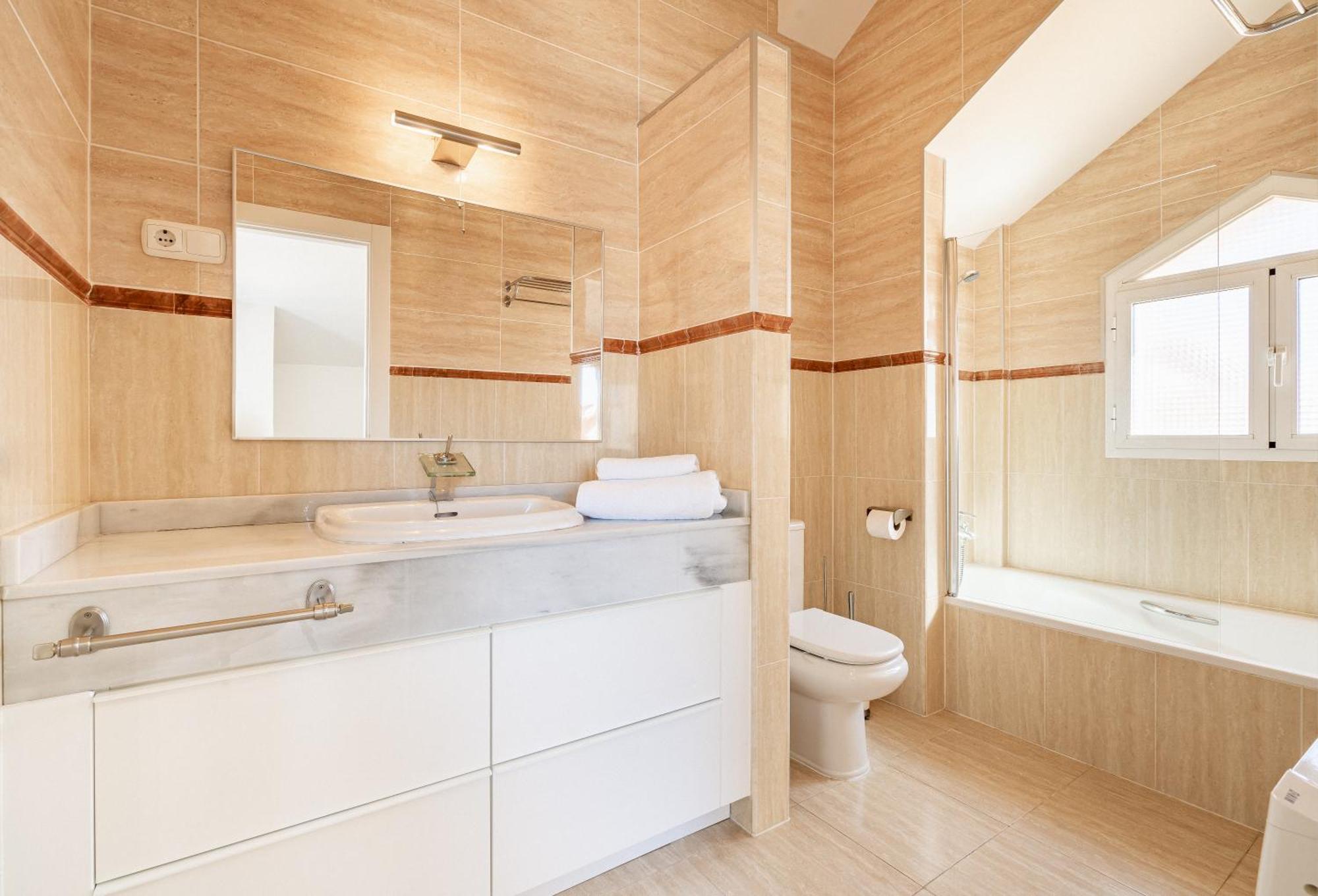Bella Vista - Modern Private With 5 Bedrooms, Divided Into 2 Apartments, Sea View, And Pool Huvilat *