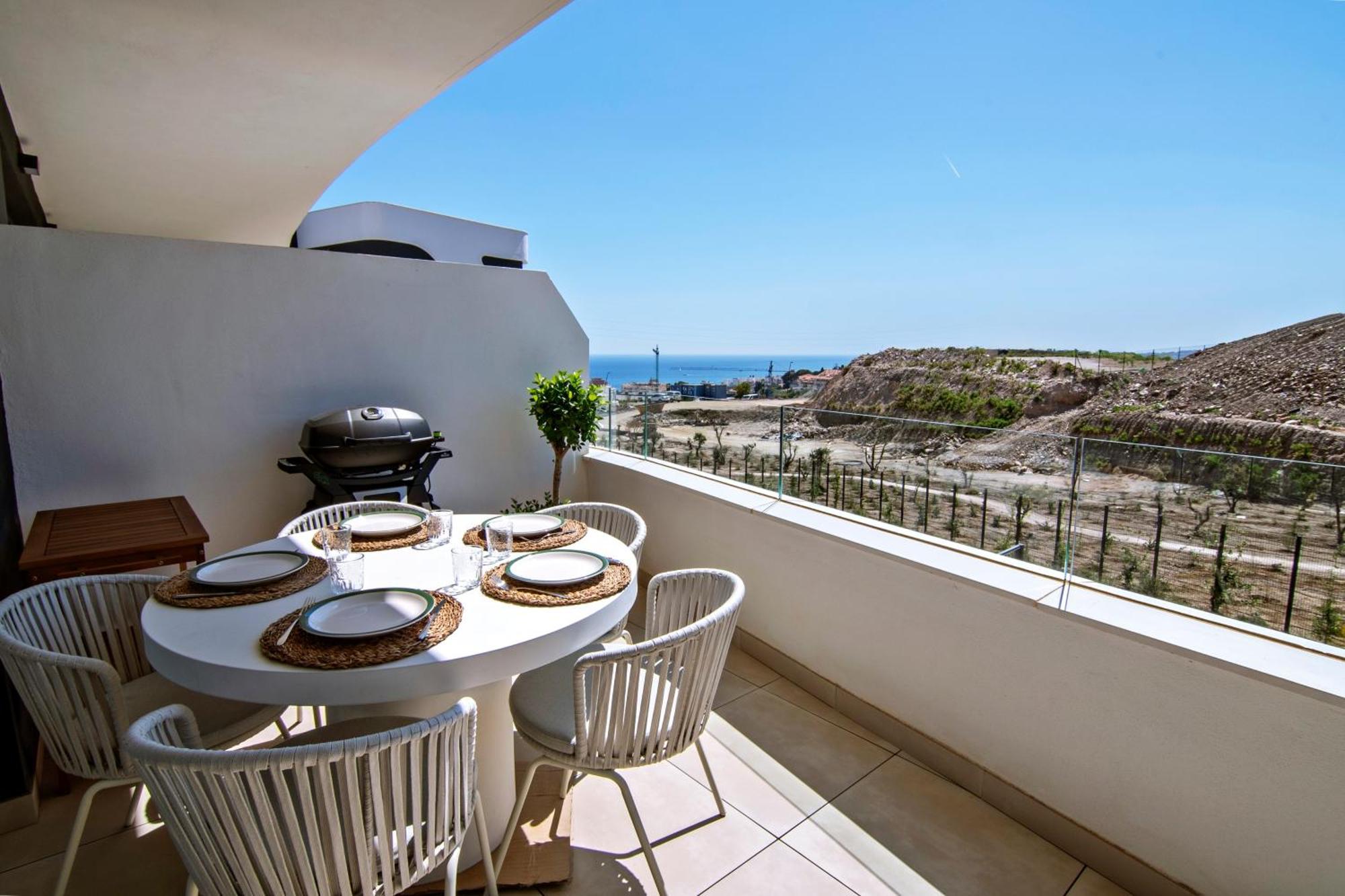 Mara's Higueron West - And Sport - Terrace With Afternoon Sun Apartment Fuengirola