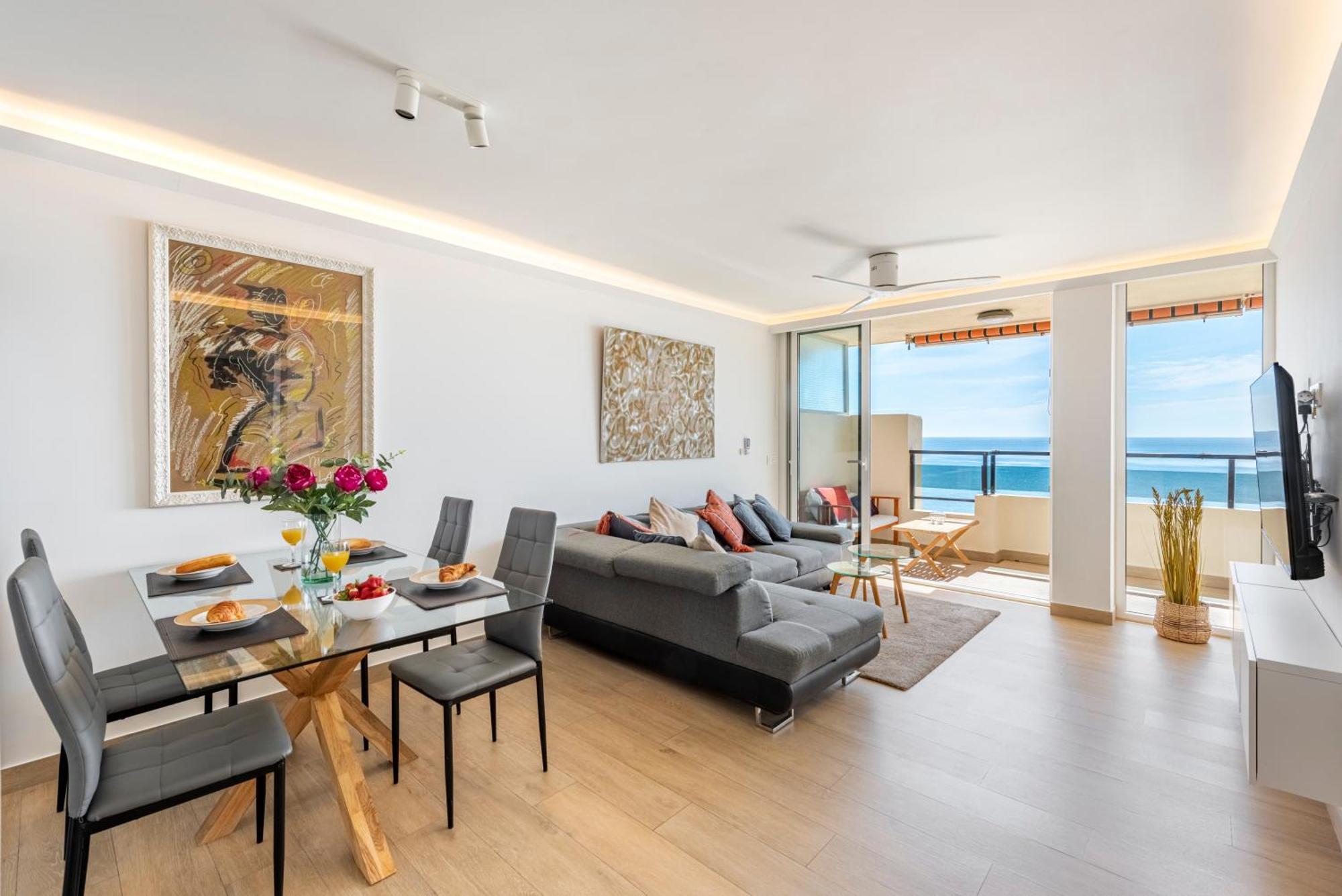 Beachfront Luxury: Sea View * Fuengirola