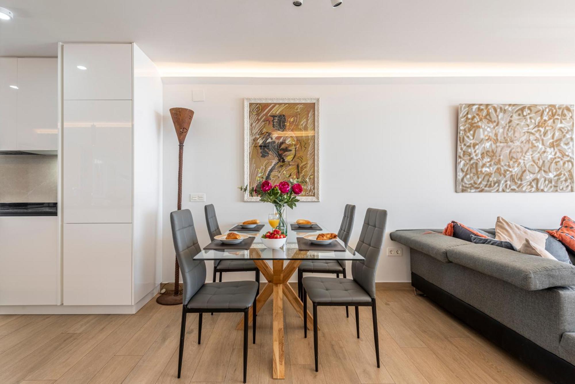 Beachfront Luxury: Sea View Apartamento Fuengirola