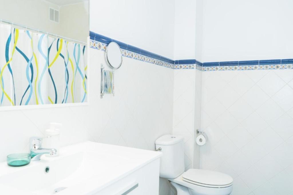 Beautiful Coastal 3-bedroom - 1 Minute Away From Apartment *