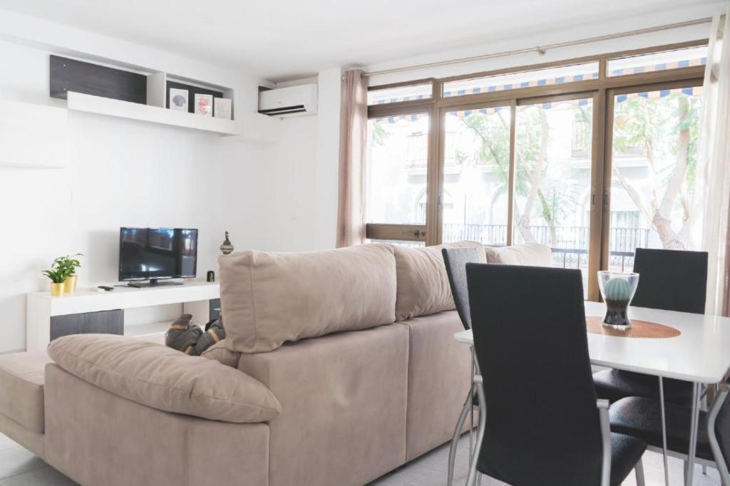 Beautiful Coastal 3-bedroom - 1 Minute Away From * Fuengirola