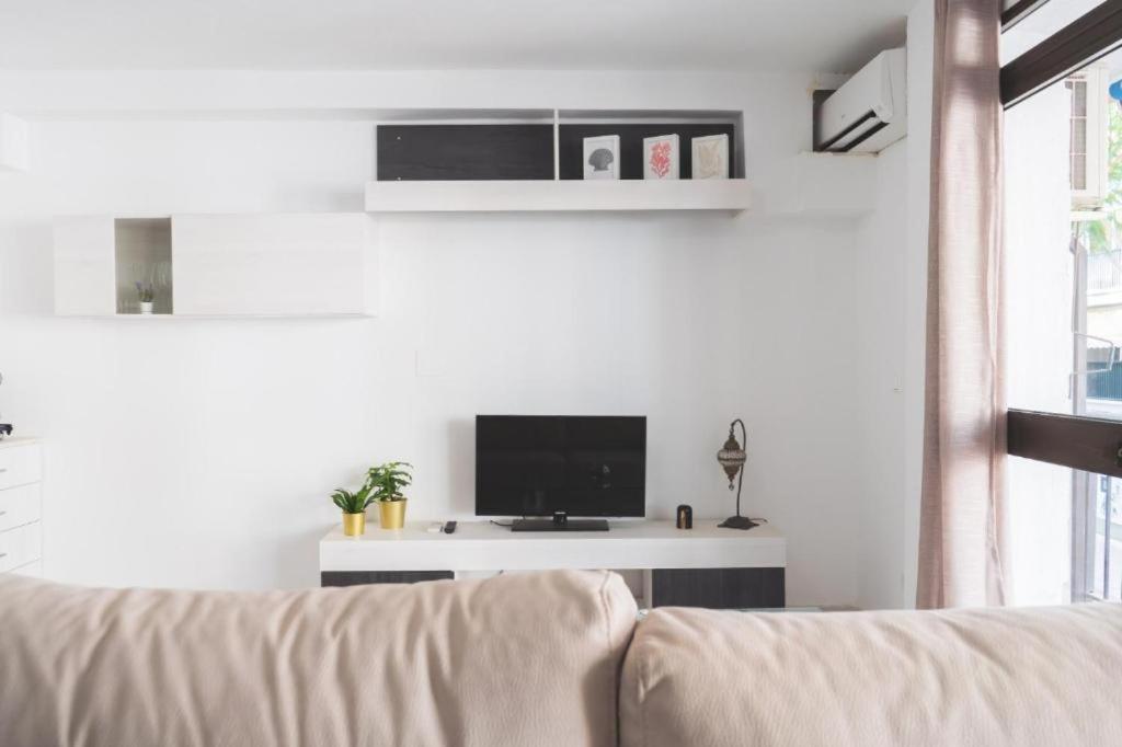 Apartment Beautiful Coastal 3-bedroom - 1 Minute Away From