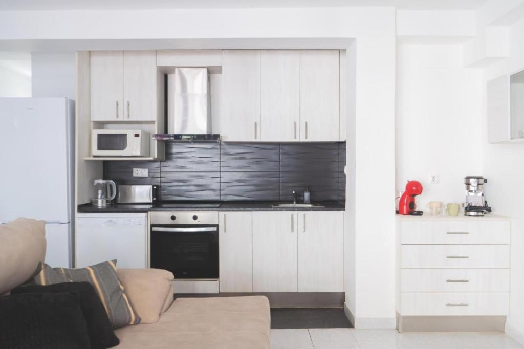 Beautiful Coastal 3-bedroom - 1 Minute Away From