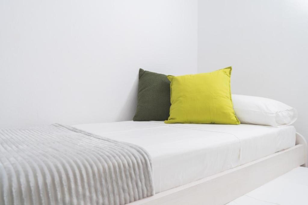 Apartment Beautiful Coastal 3-bedroom - 1 Minute Away From