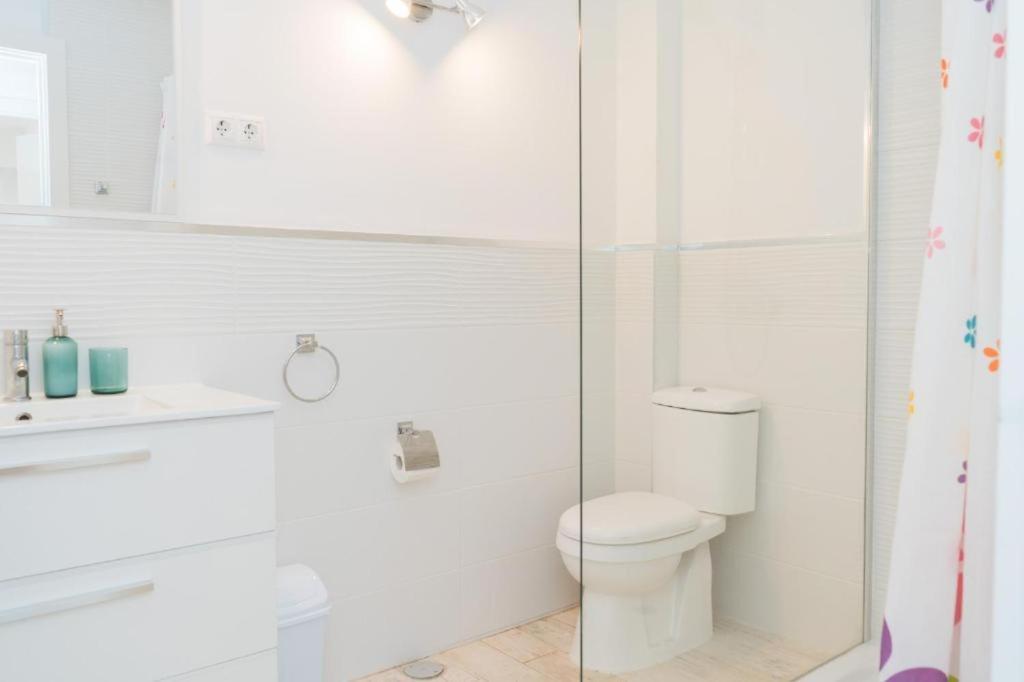 Beautiful Coastal 3-bedroom - 1 Minute Away From Apartment *