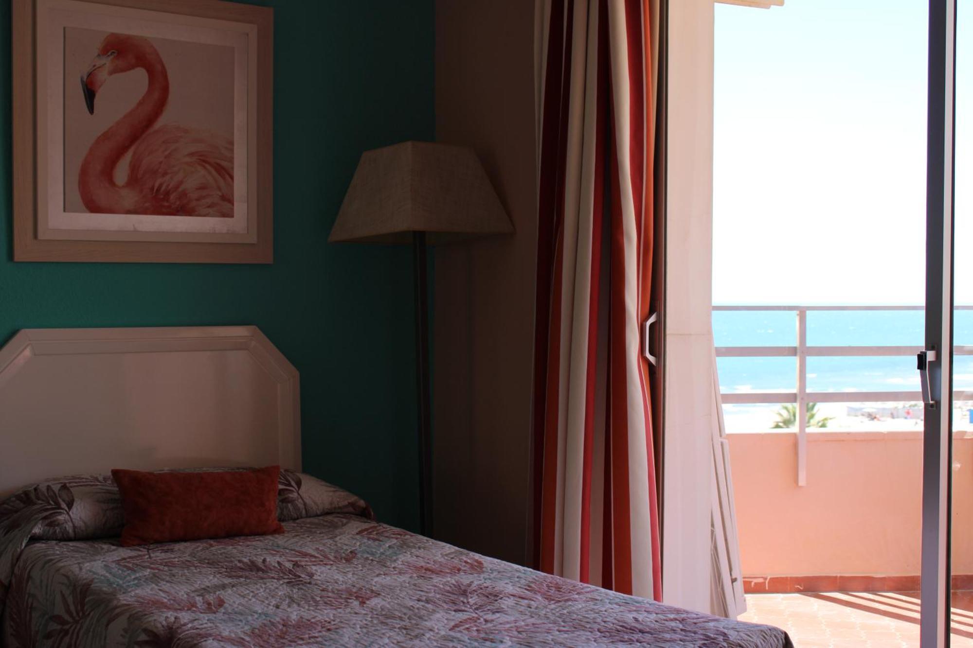 Ronda 3 Beachfront Apartment *