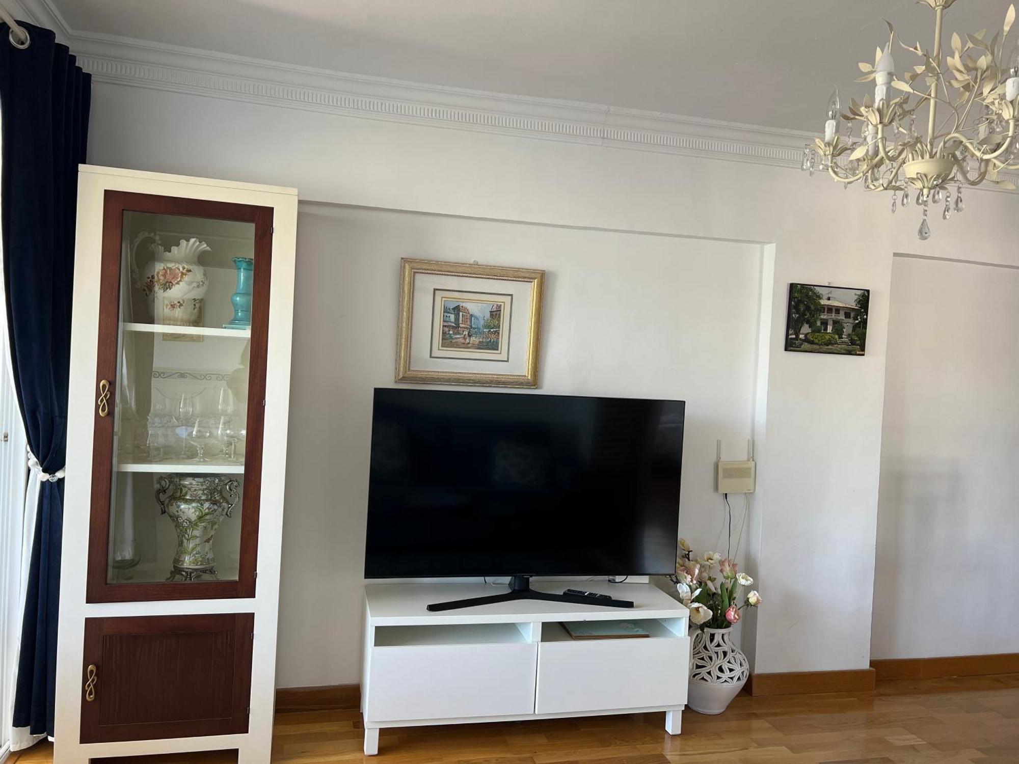 Cosy With Seaviews, Pool Close To Beach. Huoneisto
