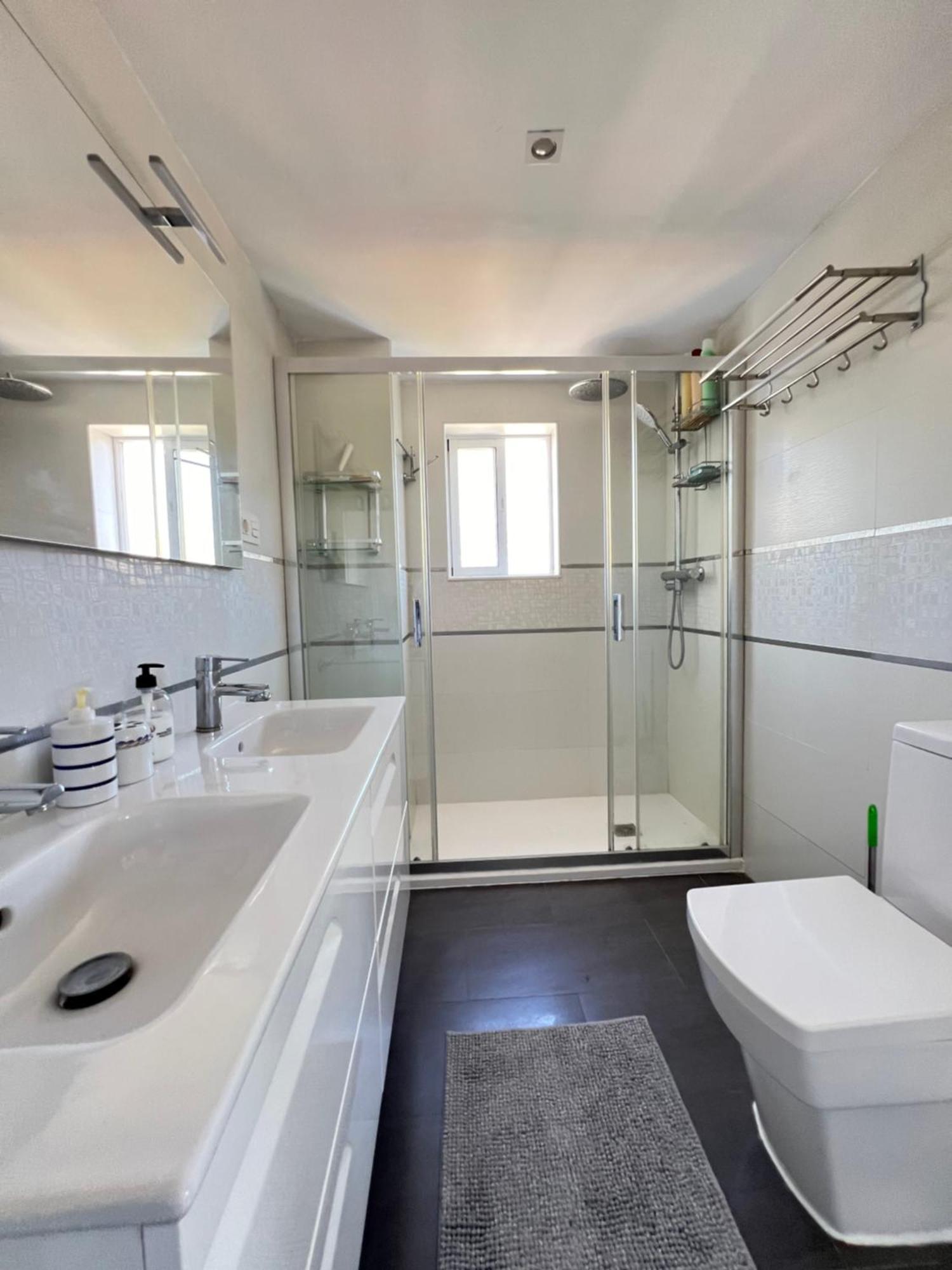 Cosy With Seaviews, Pool Close To Beach.