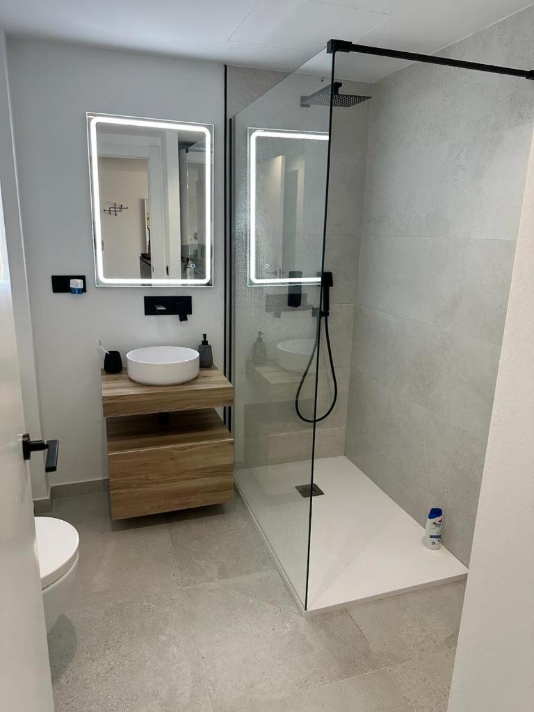121- Beachfront With Views, Apartamento