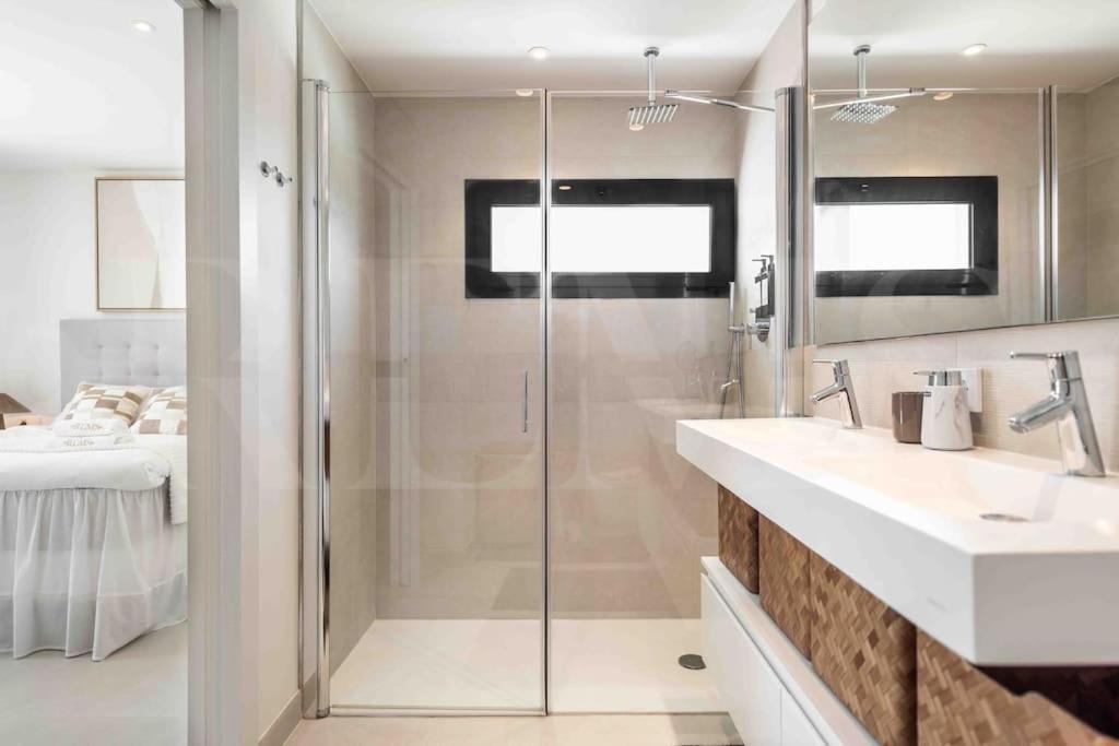 Lovely View With Private Jacuzzi & Terrace, Pool And Parking By Rems